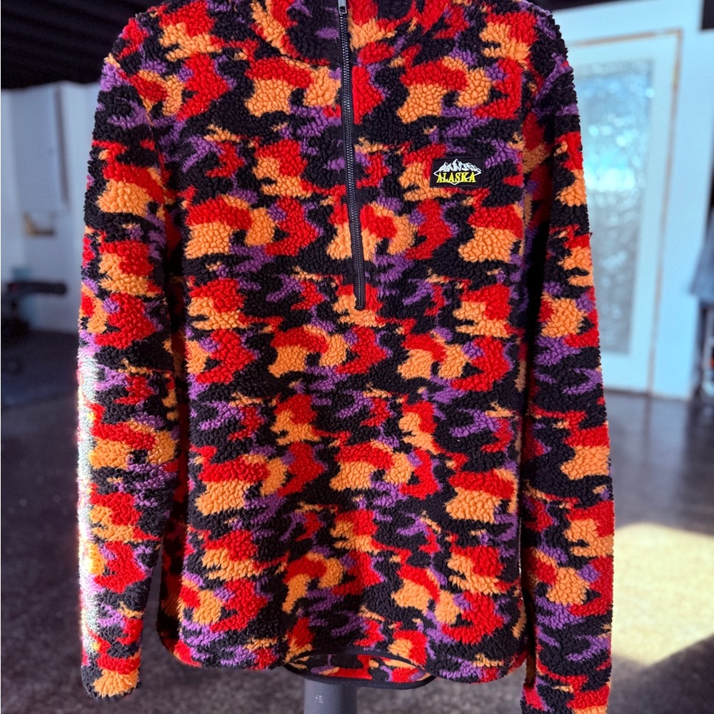 Alaska Fleece Pullover with Multicolor Camo Pattern